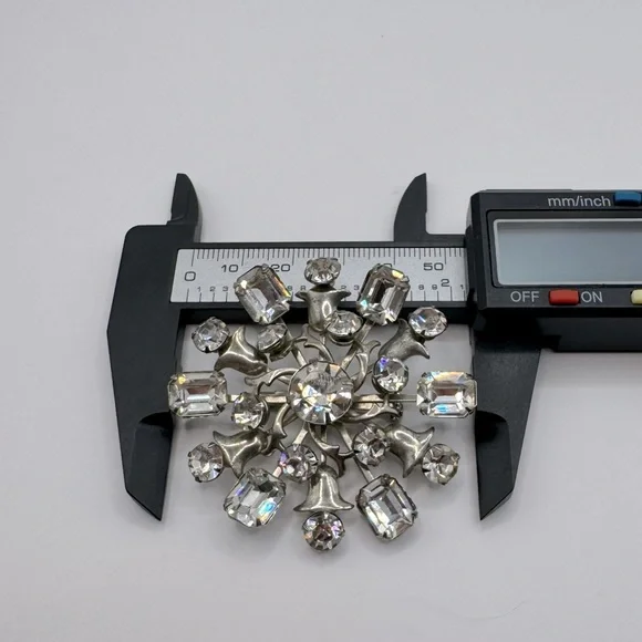 VINTAGE Crystal Starburst Brooch - Picture 8 of 8